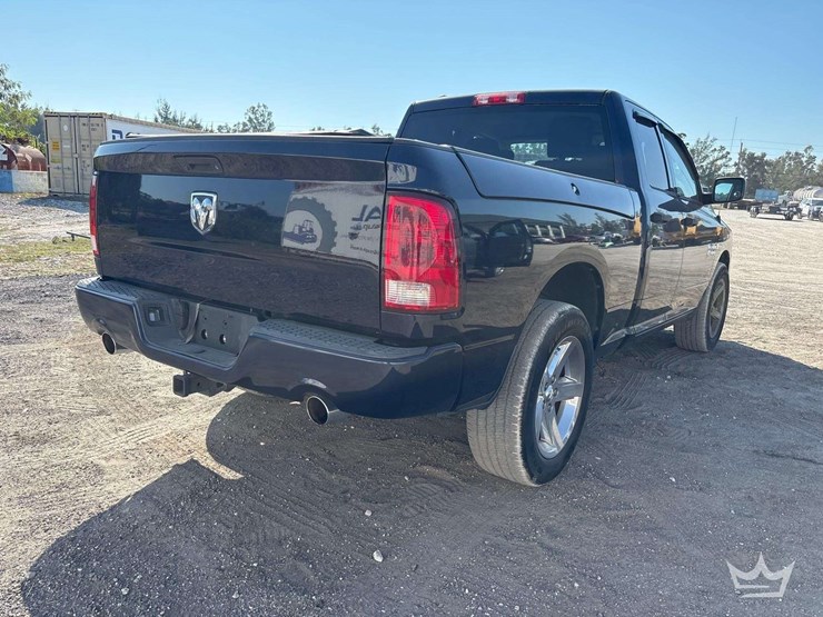 2014-dodge-1500-image-3