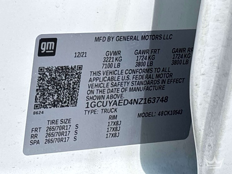 2022-chevrolet-silverado-1500-4x4-crew-cab-pickup-truck-image-5