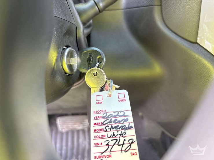 2022-chevrolet-silverado-1500-4x4-crew-cab-pickup-truck-image-34