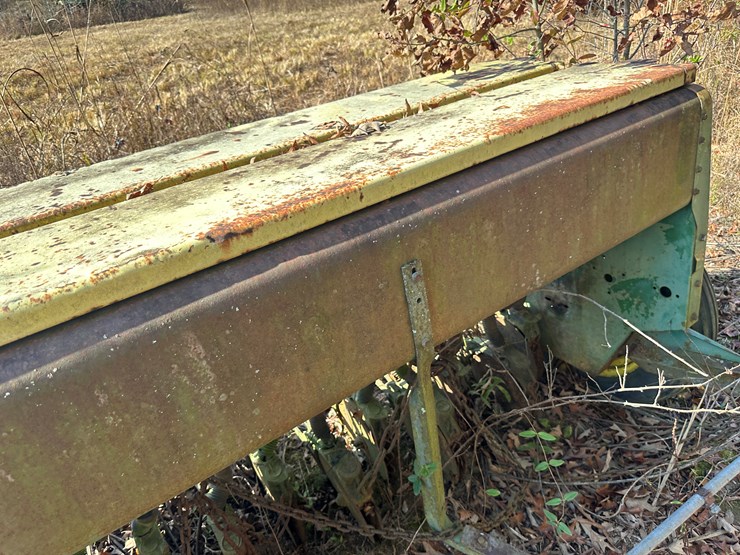 john-deere-12-image-13