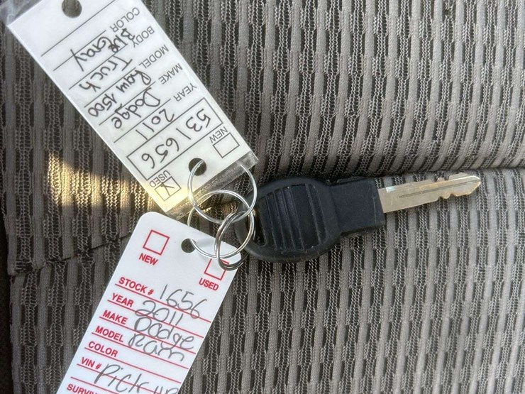 2011-ram-1500-pickup-truck-image-25