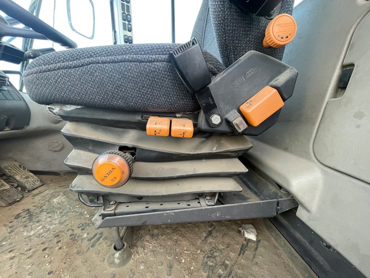 2013-volvo-l70g-image-36