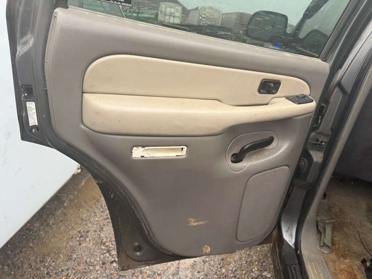 2000-chevrolet-tahoe-image-26