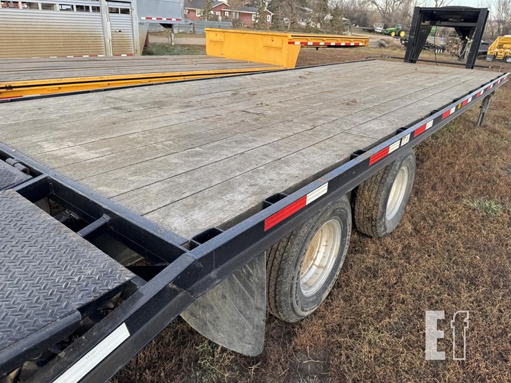 2014-finish-line-30ft-flatbed-image-11