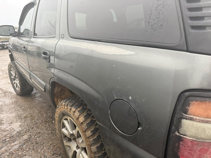 2000-chevrolet-tahoe-image-16