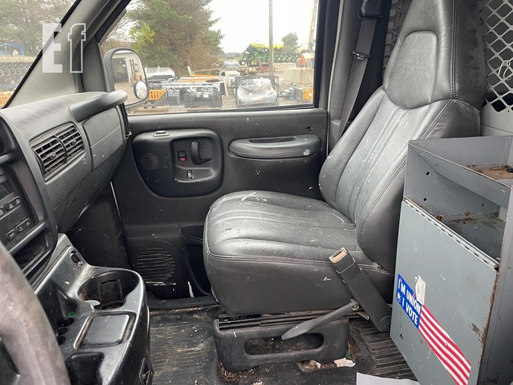 2002-chevrolet-express-2500-image-19