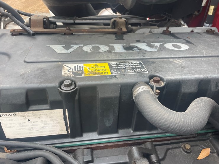 2008-volvo-10-image-23