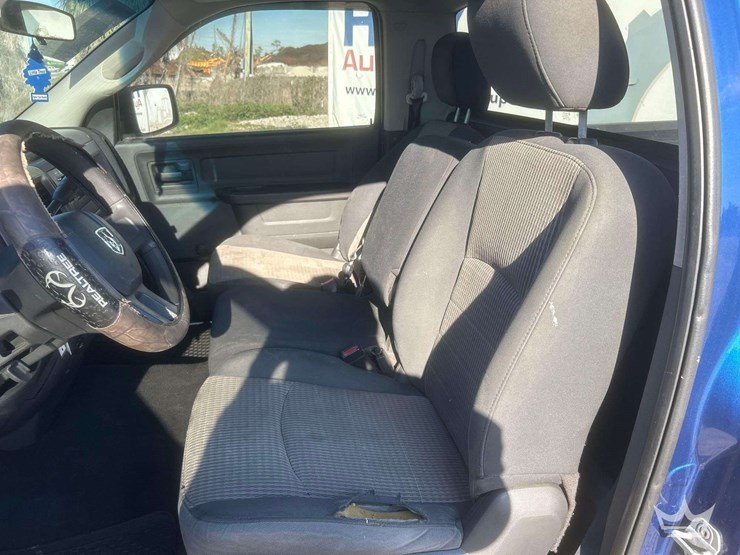 2011-ram-1500-pickup-truck-image-15