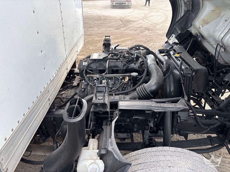 2015-isuzu-npr-image-8