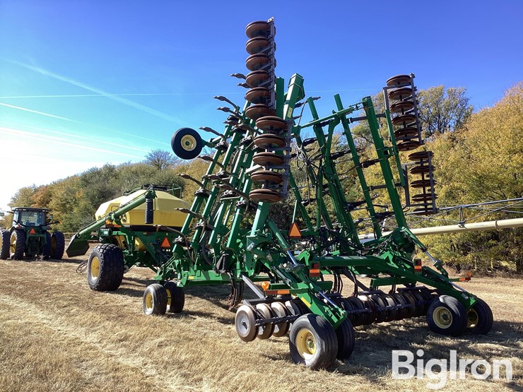 john-deere-1830-image-7