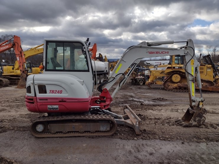takeuchi-tb240-image-3