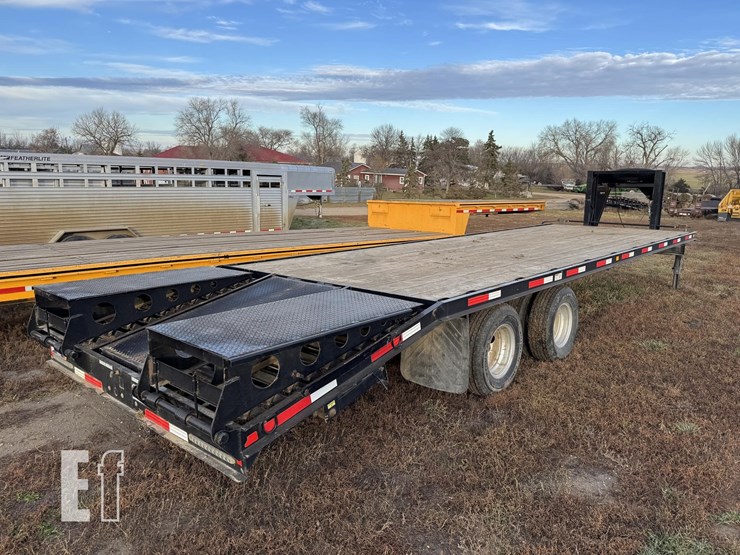 2014-finish-line-30ft-flatbed-image-5