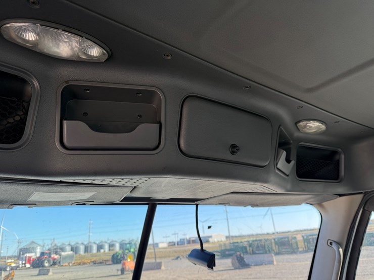 2018-freightliner-cascadia-125-image-56