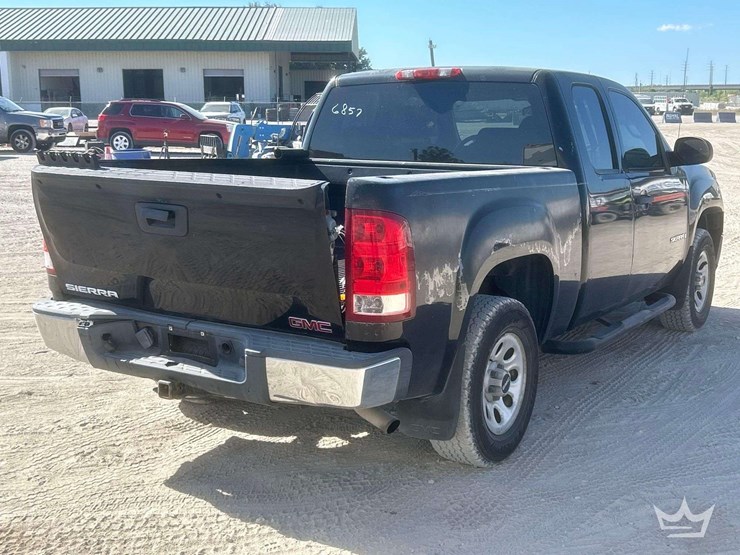 2008-gmc-sierra-1500-ext.-cab-pickup-truck-image-3