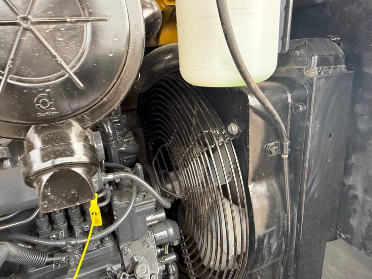 komatsu-pc56-7-image-19