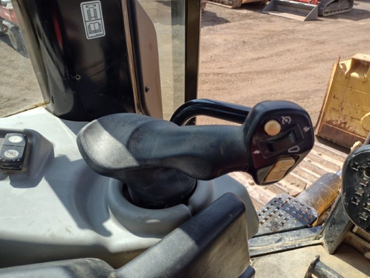 15-caterpillar-d6n-xl-image-12