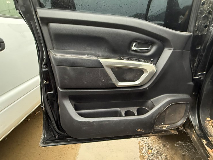 2017-nissan-titan-image-31