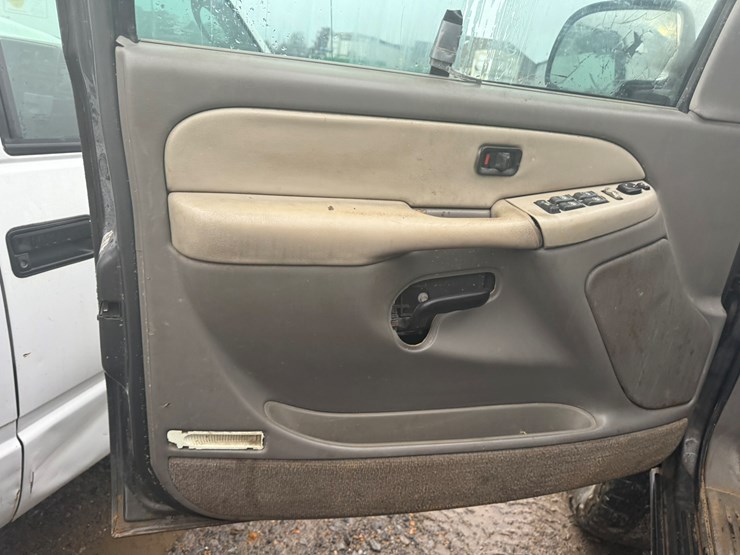 2000-chevrolet-tahoe-image-28