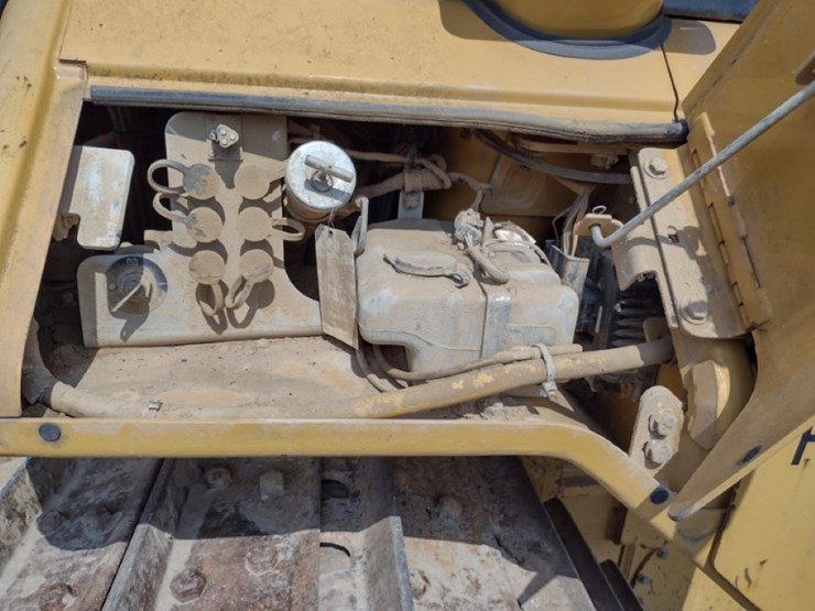 15-caterpillar-d6n-xl-image-48