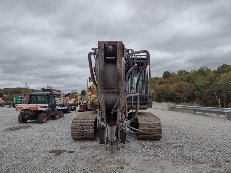 volvo-ec220e-lr-image-2