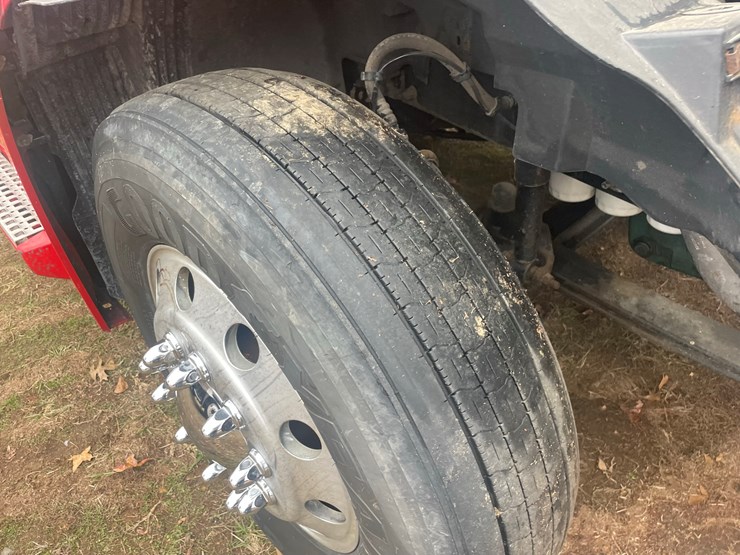 2008-volvo-10-image-30