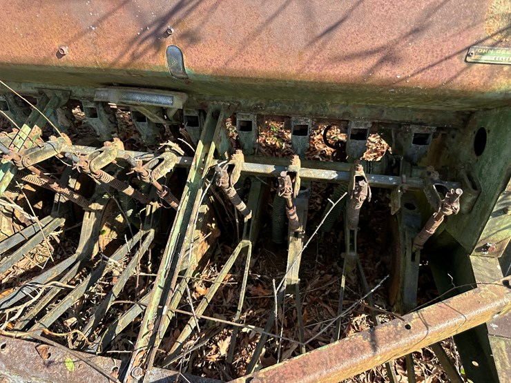 john-deere-12-image-18