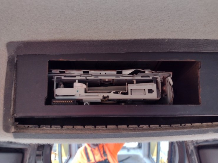 2004-caterpillar-d6r-xl-image-12