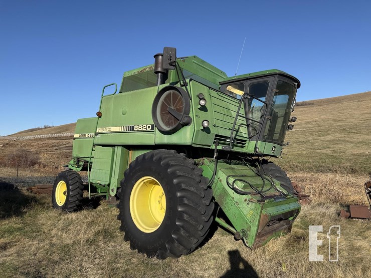 john-deere-8820-image-1