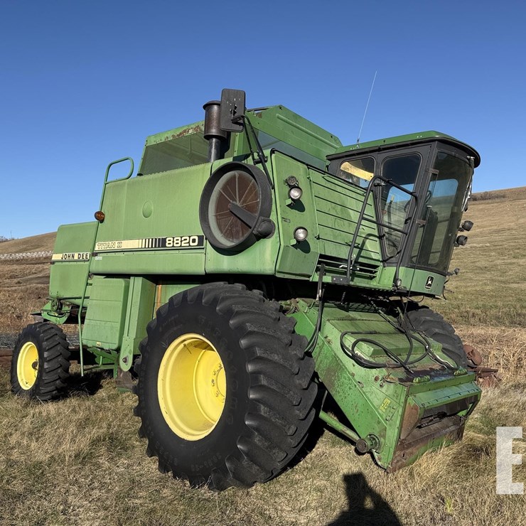 JOHN DEERE 8820