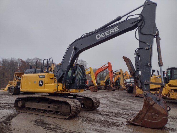 deere-200-lc-image-3