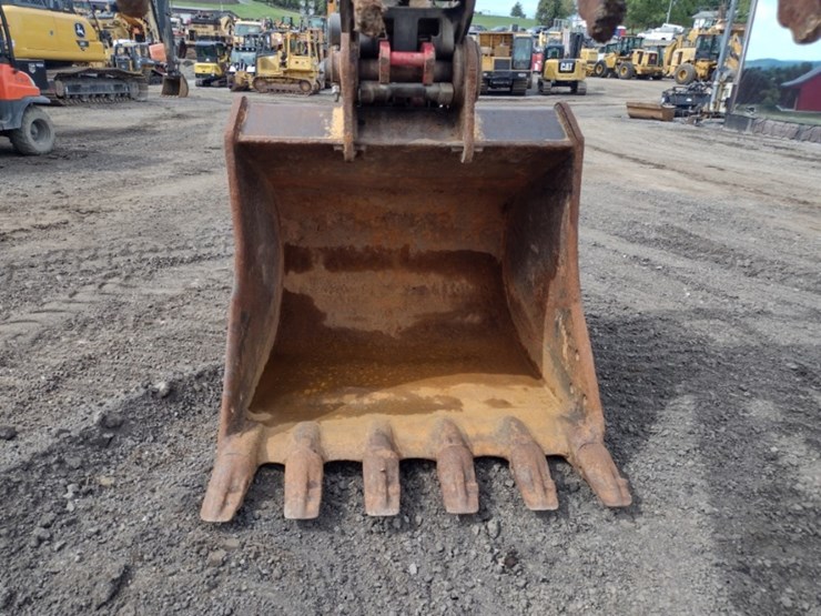 deere-225d-lc-image-15