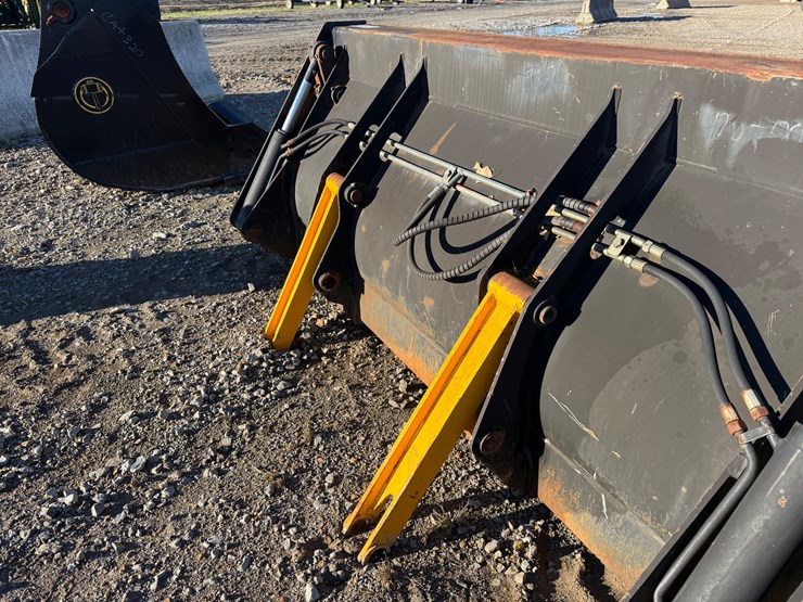 #87-•-88”-4-in-1-bucket-inv#33614-image-5