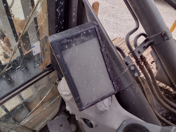 volvo-ec220e-lr-image-13