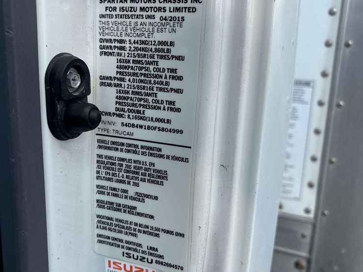 2015-isuzu-npr-image-6