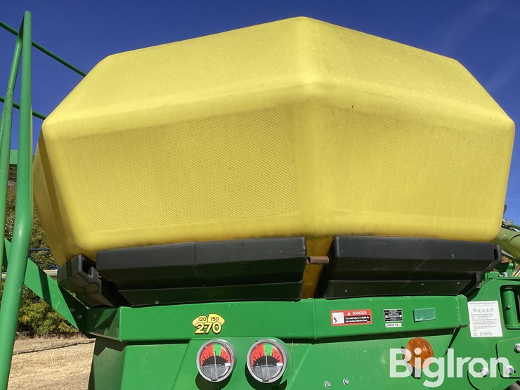 john-deere-1830-image-13