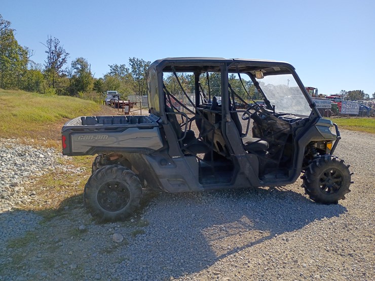 #22111-•-2022-can-am-hd-10-4-seater-side-by-side-image-10