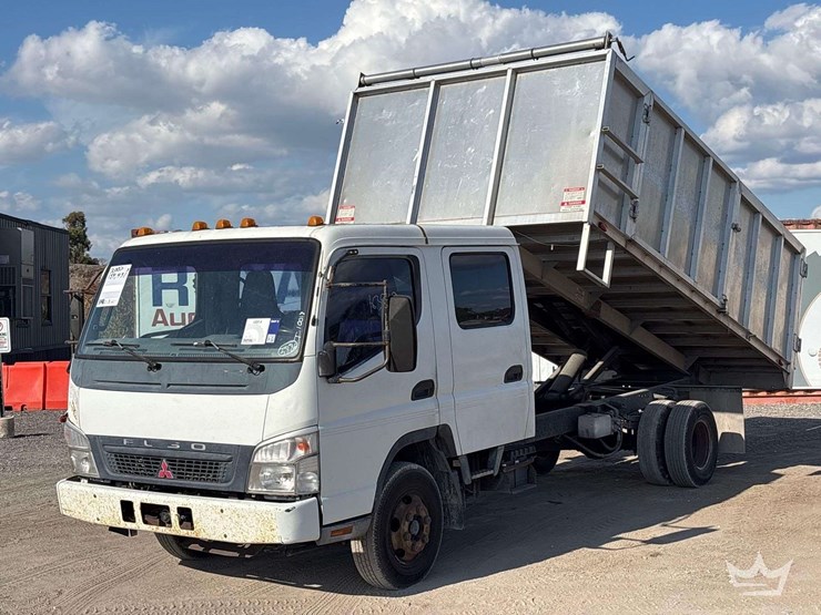 2007-mitsubishi-fuso-fe84d-image-1