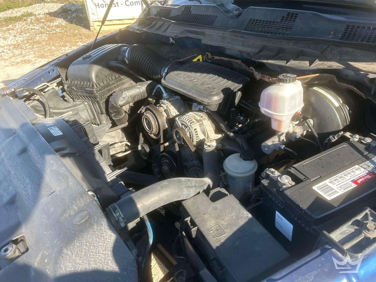 2011-ram-1500-pickup-truck-image-8