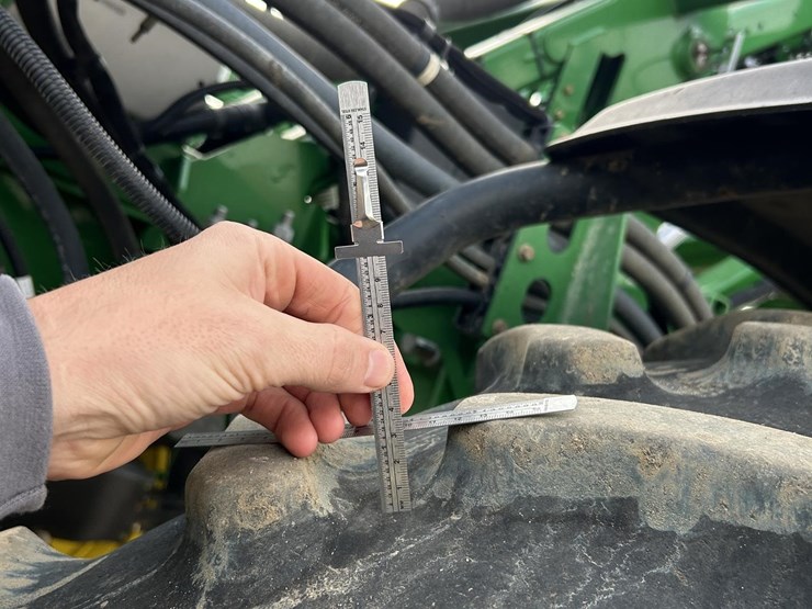 2017-john-deere-r4038-image-14