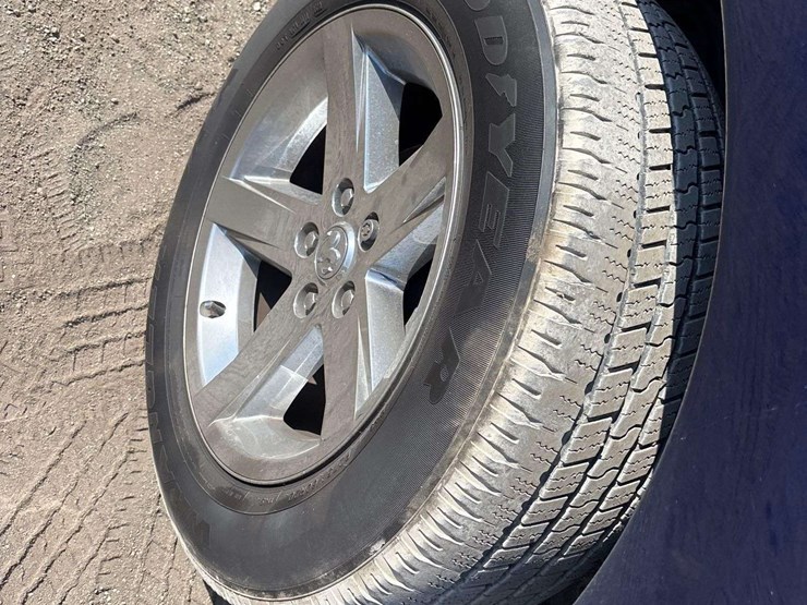 2014-dodge-1500-image-27