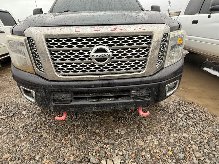 2017-nissan-titan-image-25