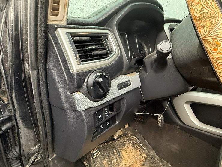 2017-nissan-titan-image-41