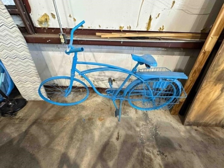 vintage-metal-bicycle-image-1