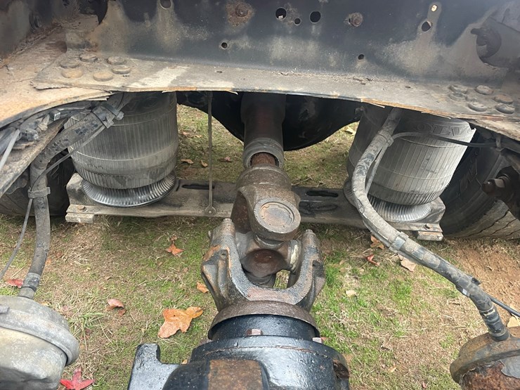 2008-volvo-10-image-10