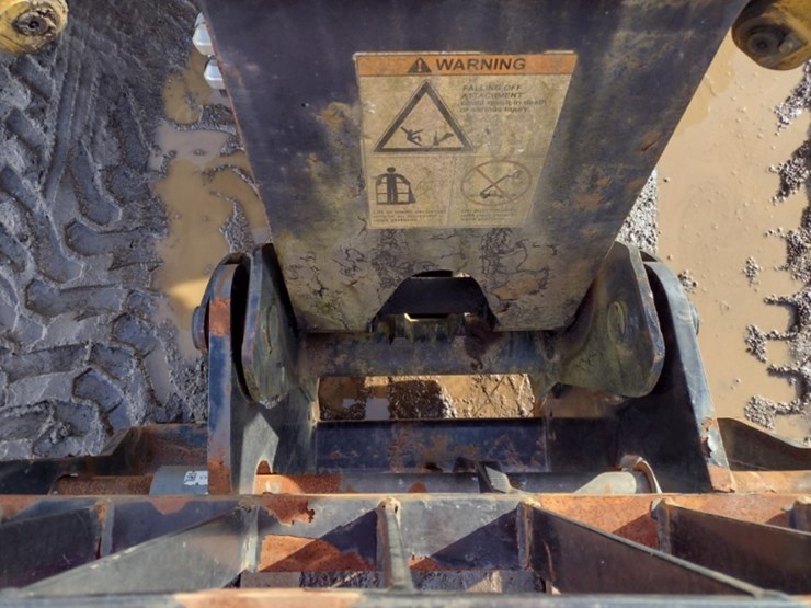 caterpillar-tl1055c-image-15