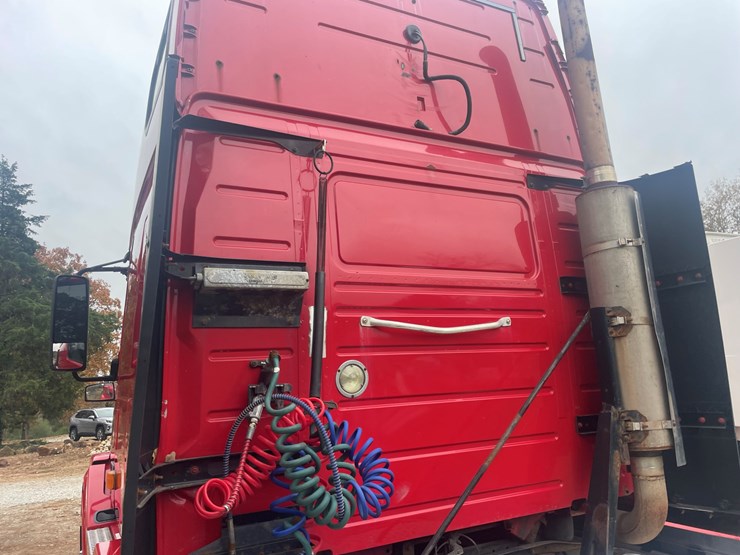 2008-volvo-10-image-15