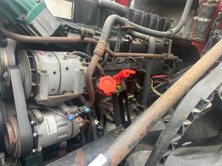 2008-volvo-10-image-25