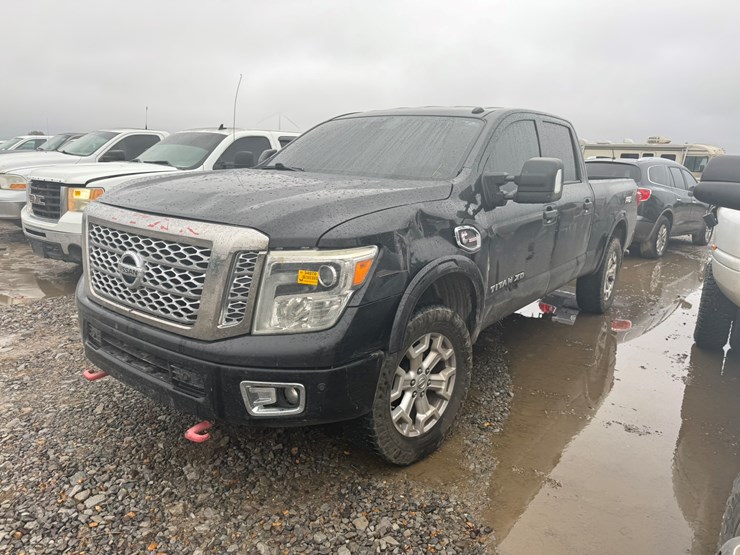 2017-nissan-titan-image-1