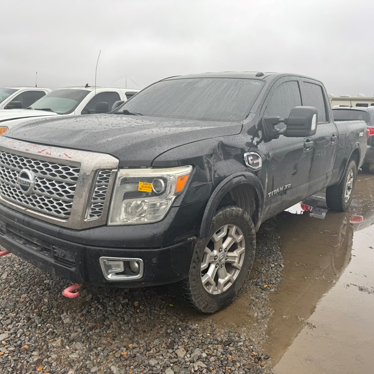 2017 NISSAN TITAN