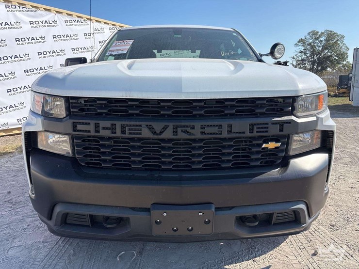 2022-chevrolet-silverado-1500-4x4-crew-cab-pickup-truck-image-31